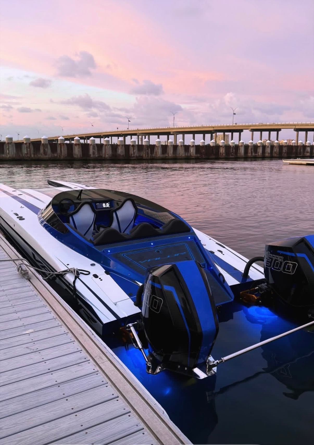 Custom acrylic boat windshield fabricated by FL Plastic Fabrication